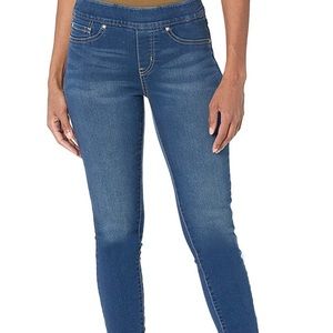 Signature by Levi Strauss & Co. Gold Label Women's Pull-on Skinny Jeans